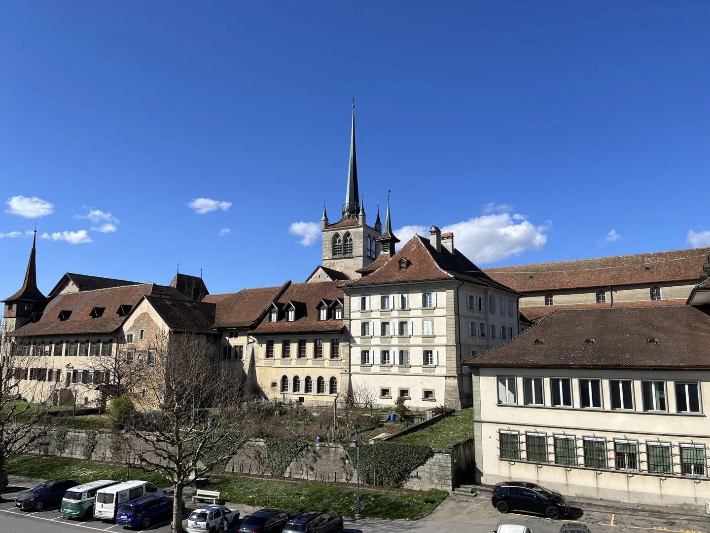 MAGNIFIQUE ATTIQUE, AVEC VUE SUR L'ABBATIALE - Photo 1 sur 11
