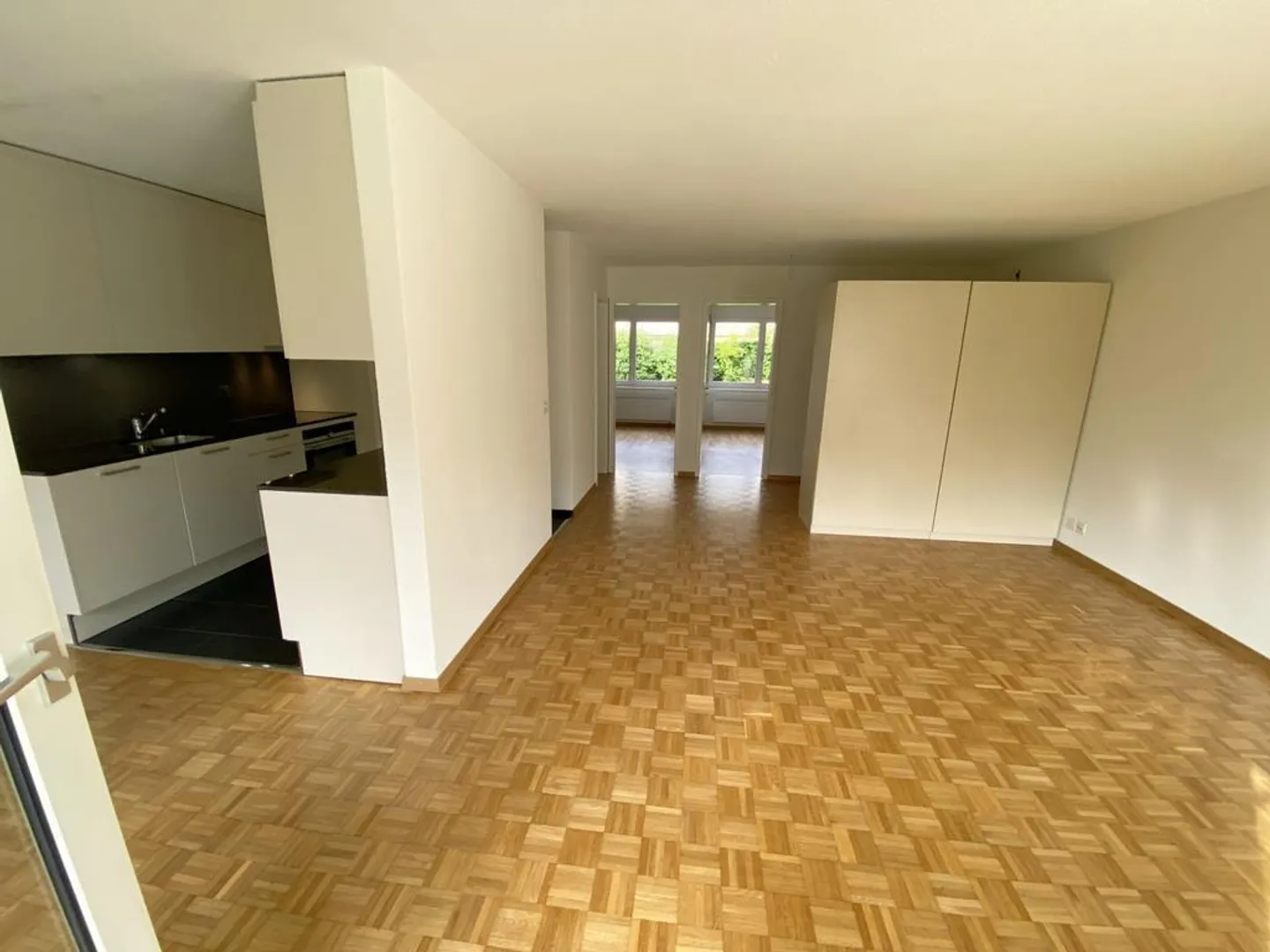Appartement spacieux de 3,5 pièces dans un quartier résidentiel - Photo 1 sur 9