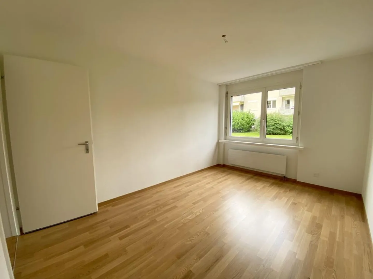 Appartement spacieux de 3,5 pièces dans un quartier résidentiel - Photo 4 sur 9