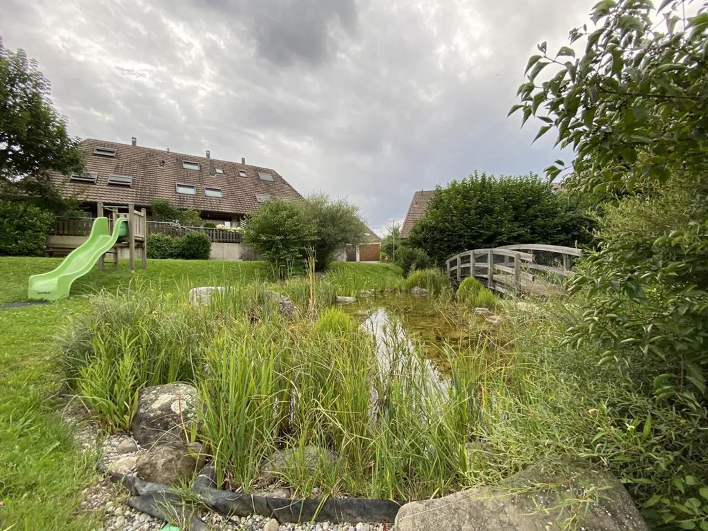 Appartement spacieux de 3,5 pièces dans un quartier résidentiel - Photo 8 sur 9