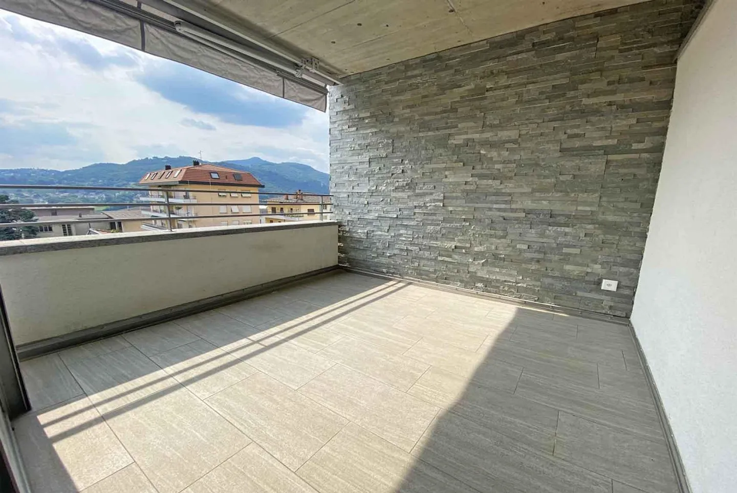 BRIGHT AND MODERN 4.5 WITH LARGE TERRACE IN MENDRISIO CENTER - Photo 2 of 10