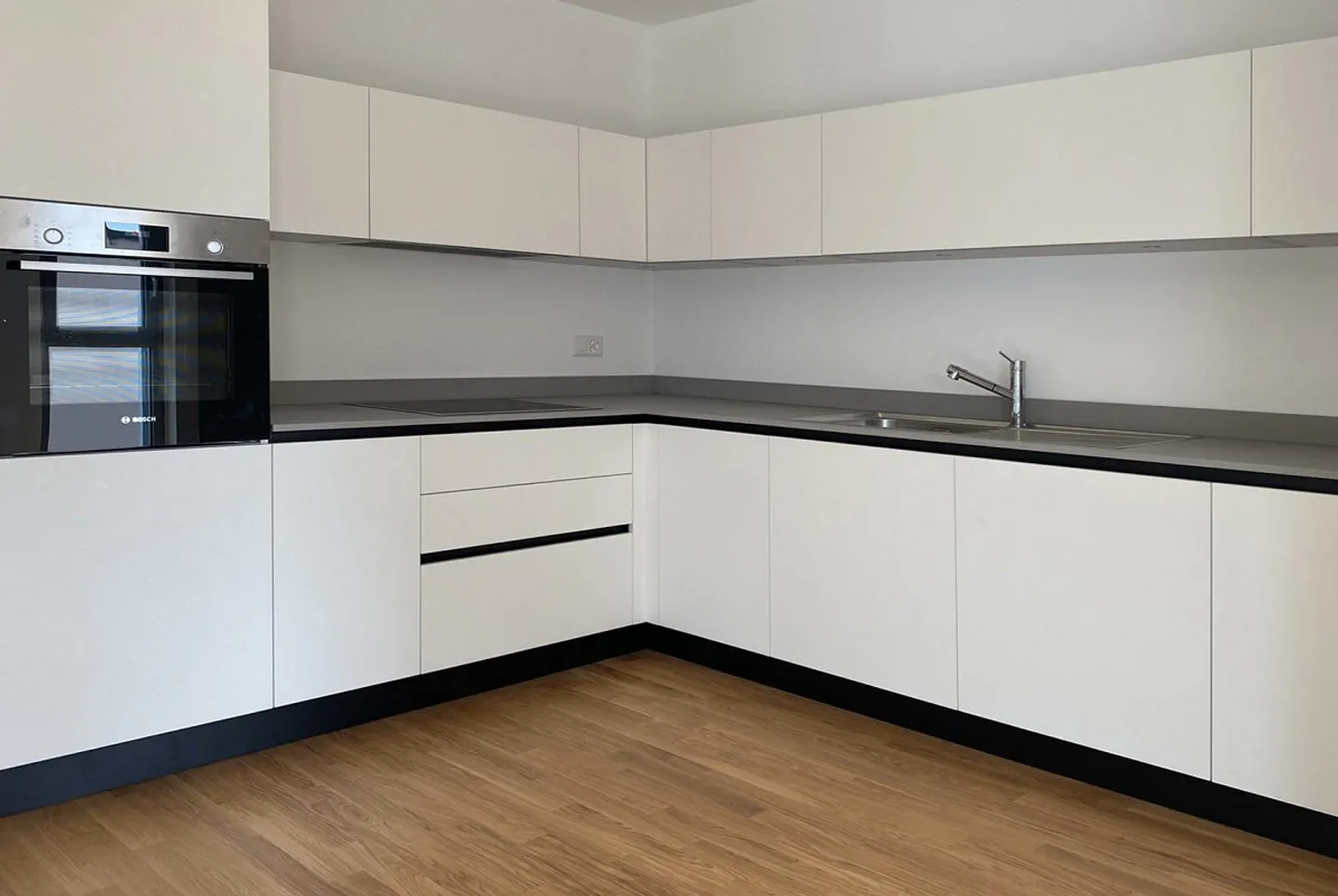 BRIGHT AND MODERN 4.5 WITH LARGE TERRACE IN MENDRISIO CENTER - Photo 4 of 10