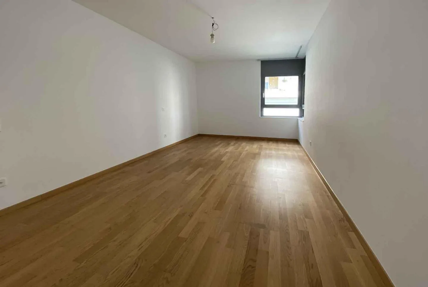 BRIGHT AND MODERN 4.5 WITH LARGE TERRACE IN MENDRISIO CENTER - Photo 5 of 10