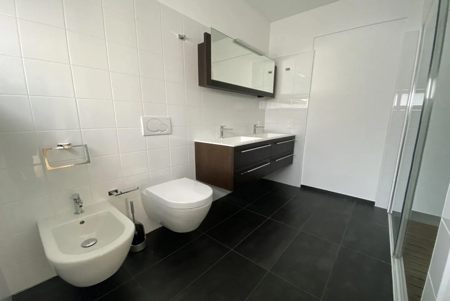BRIGHT AND MODERN 4.5 WITH LARGE TERRACE IN MENDRISIO CENTER - Photo 8 of 10