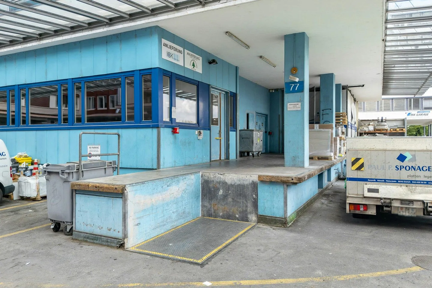 Spacious commercial space on the ground floor with direct access to ramp and goods lift - Photo 5 of 7