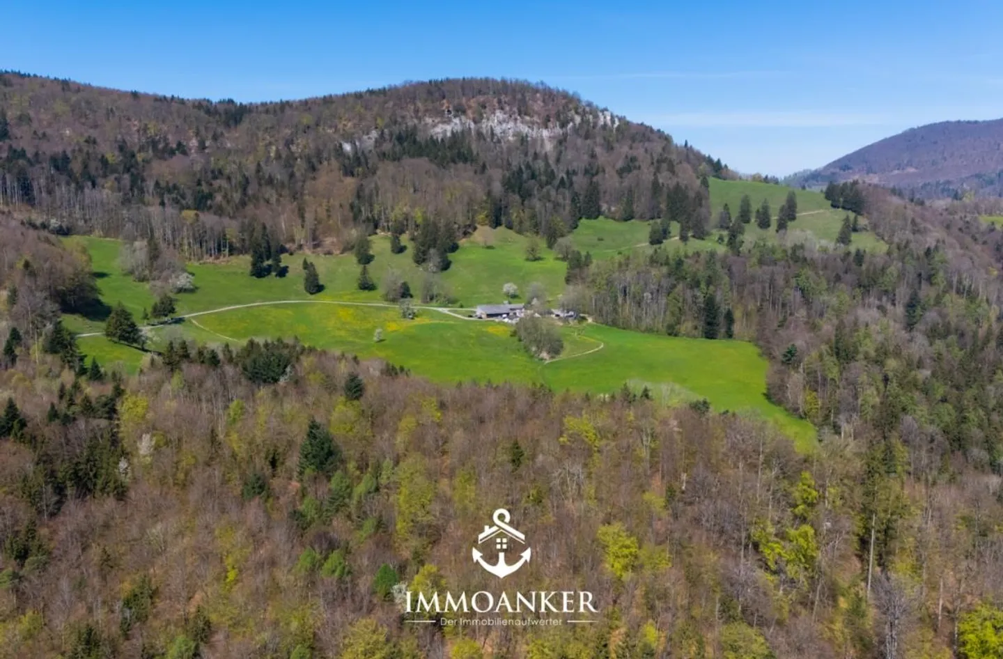 Successful restaurant with 4.5 room apartment and plenty of outdoor space at ... - Photo 6 of 11