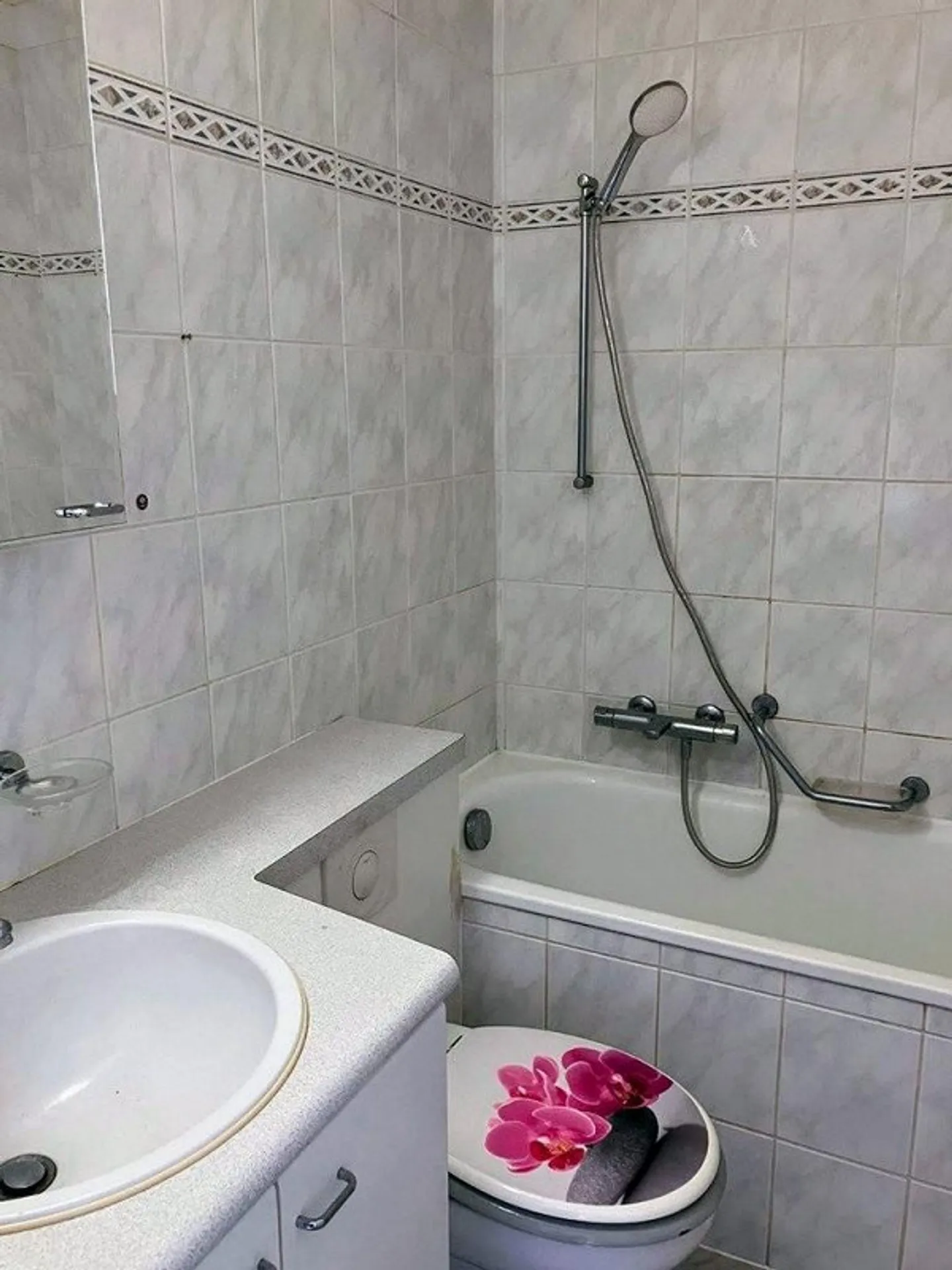 Appartement Charmant au Centre-Ville - Photo 3 sur 6