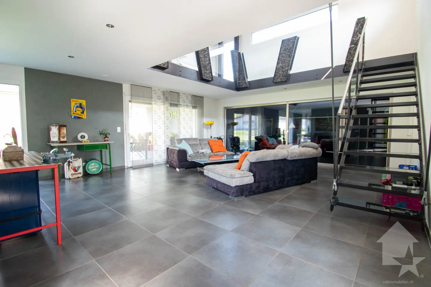Villa-Loft mit Garagen für 6 Autos - Foto 1 von 4