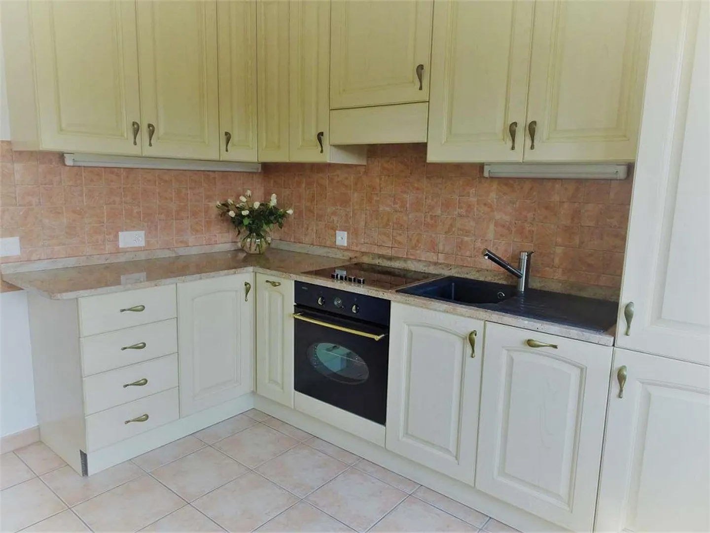 Appartamento spazioso a Comano - Foto 3 di 13