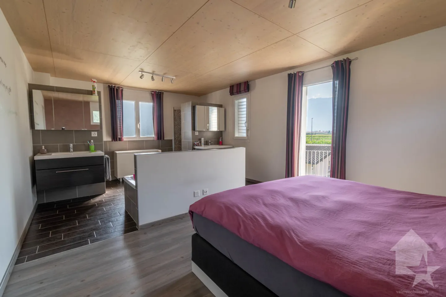 Villa-Loft mit Garagen für 6 Autos - Foto 4 von 4