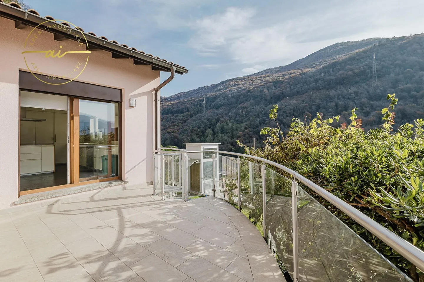 Beautiful single-family villa with lake view in Figino - Photo 11 of 13