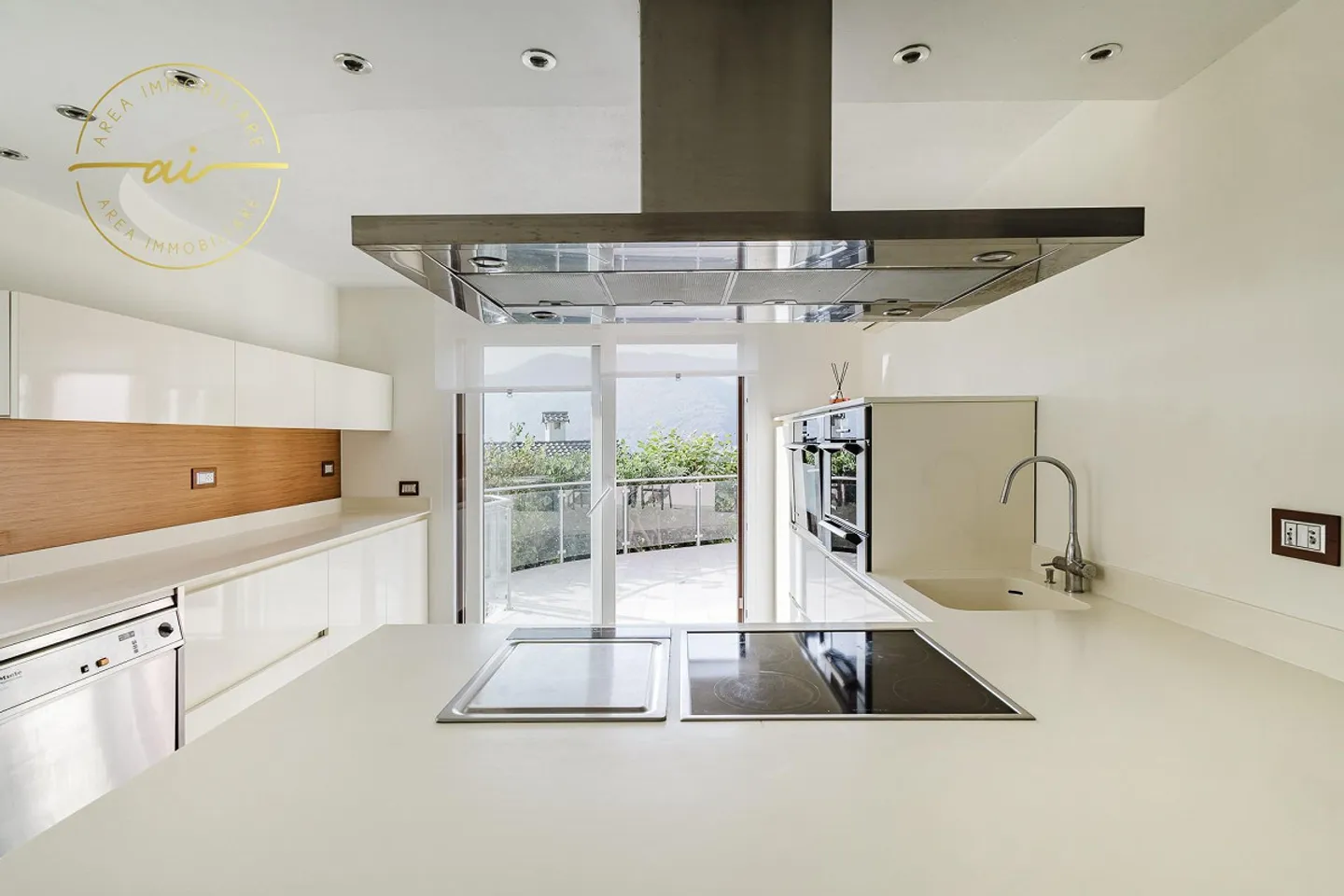 Beautiful single-family villa with lake view in Figino - Photo 8 of 13