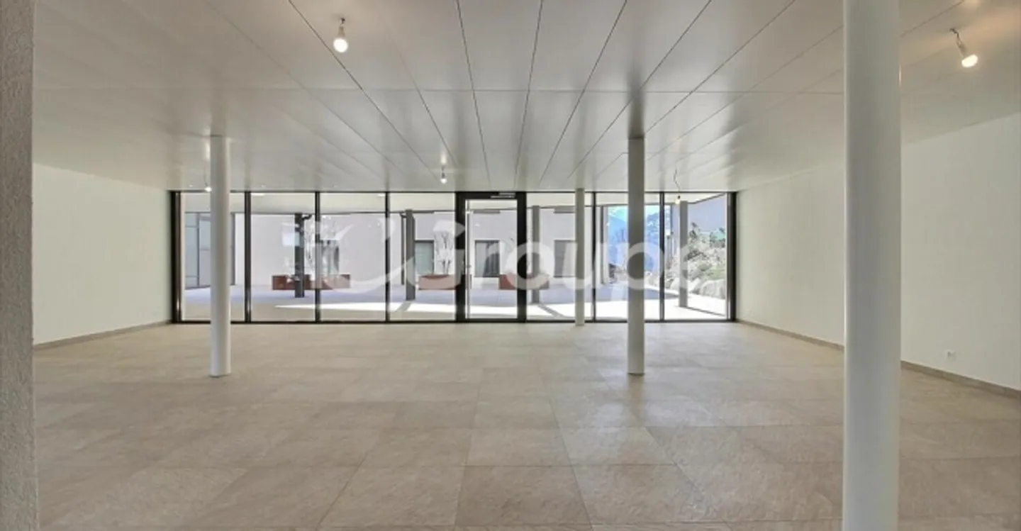 Edificio ad uso misto in affitto - Foto 3 di 7