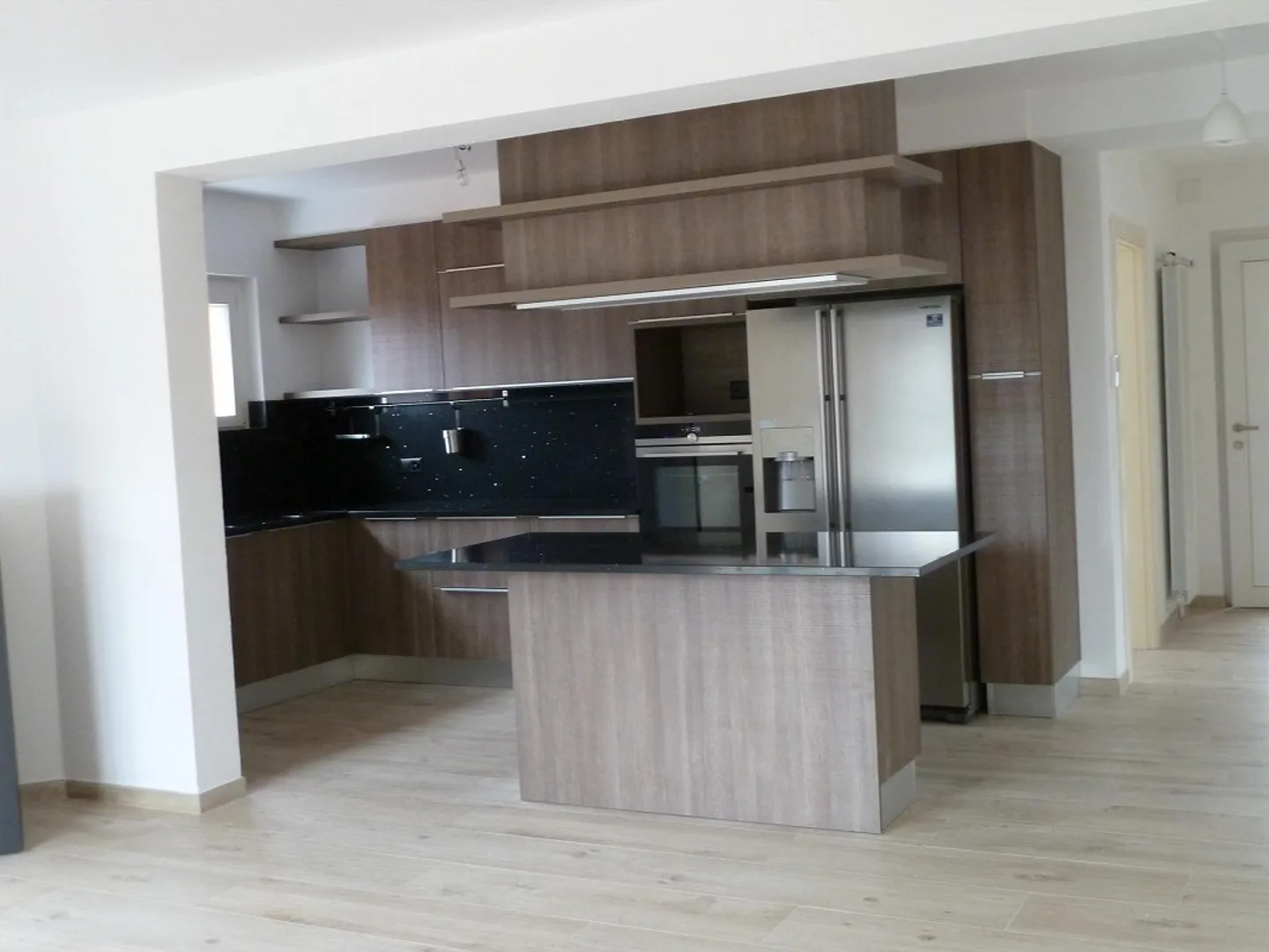 Spacious, with beautiful view, in quiet neighborhood - Photo 3 of 18