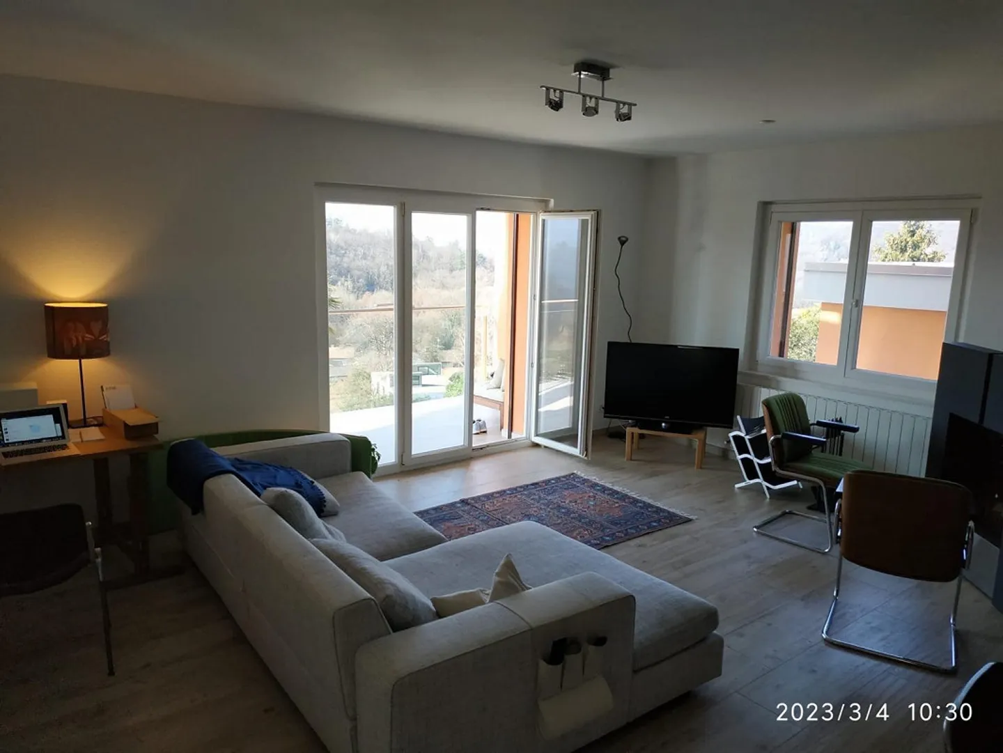 Spacious, with beautiful view, in quiet neighborhood - Photo 7 of 18