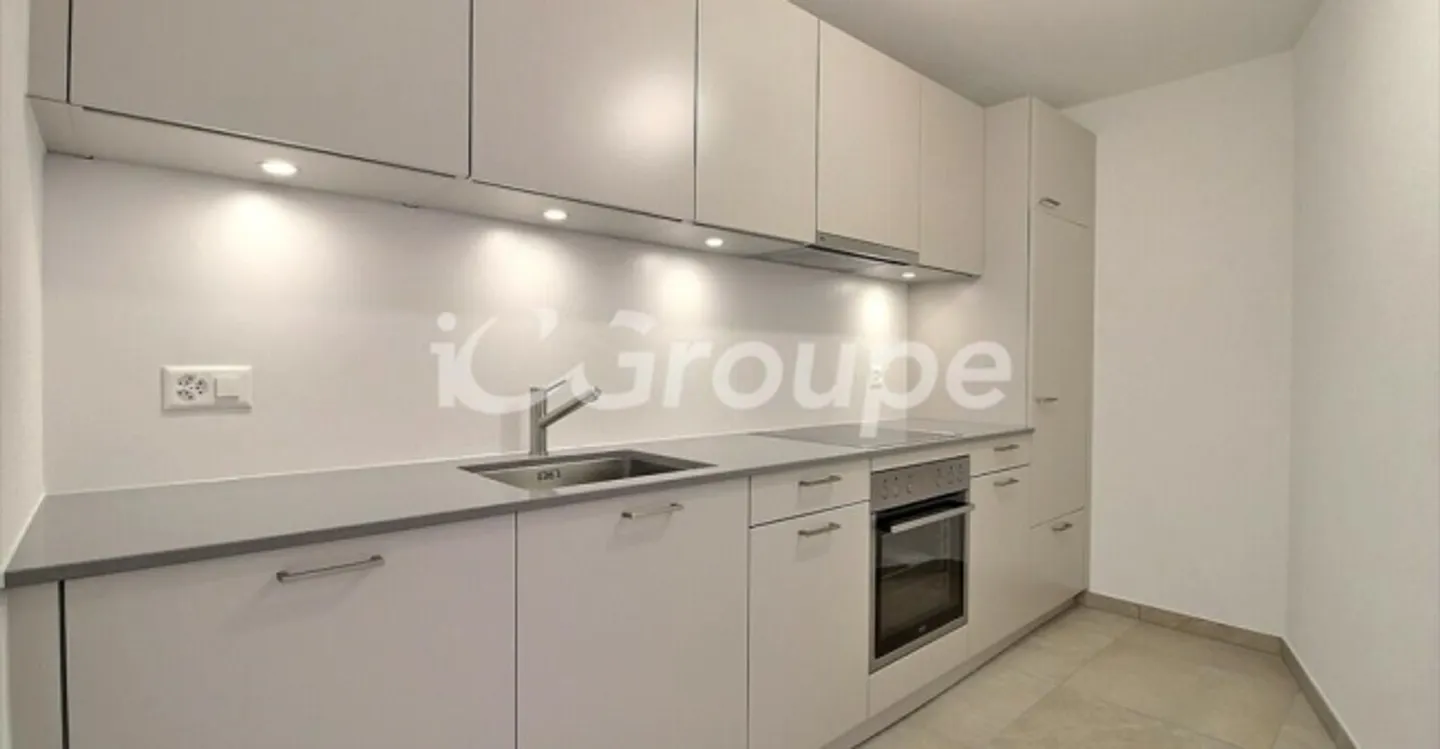 Edificio ad uso misto in affitto - Foto 2 di 7