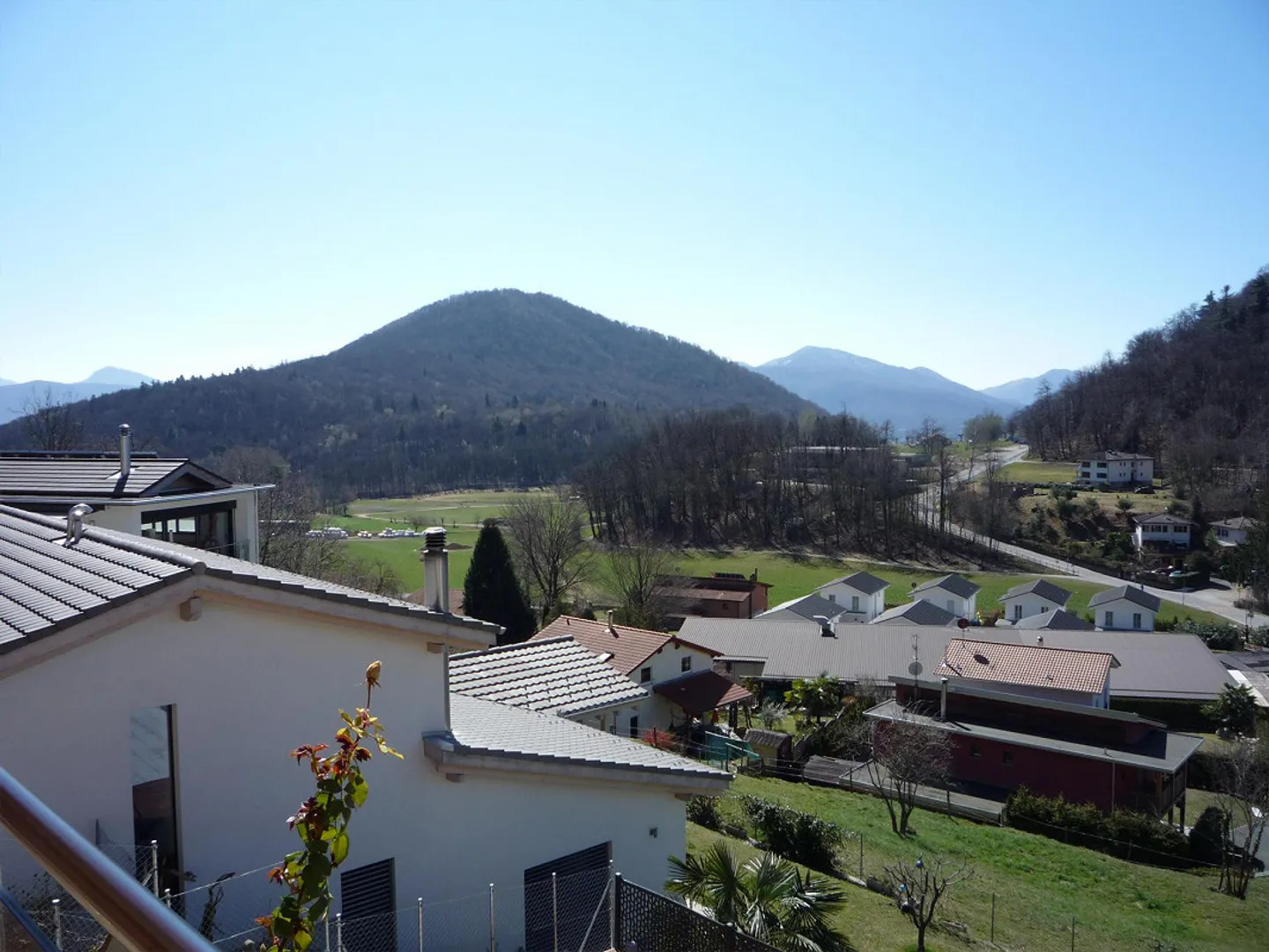 Spacious, with beautiful view, in quiet neighborhood - Photo 12 of 18