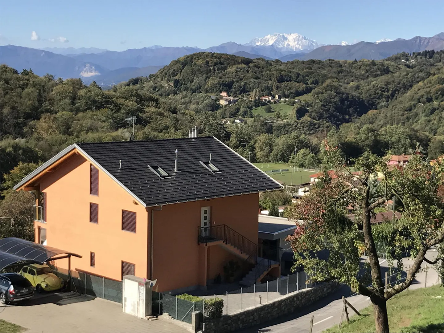 Spacious, with beautiful view, in quiet neighborhood - Photo 14 of 18