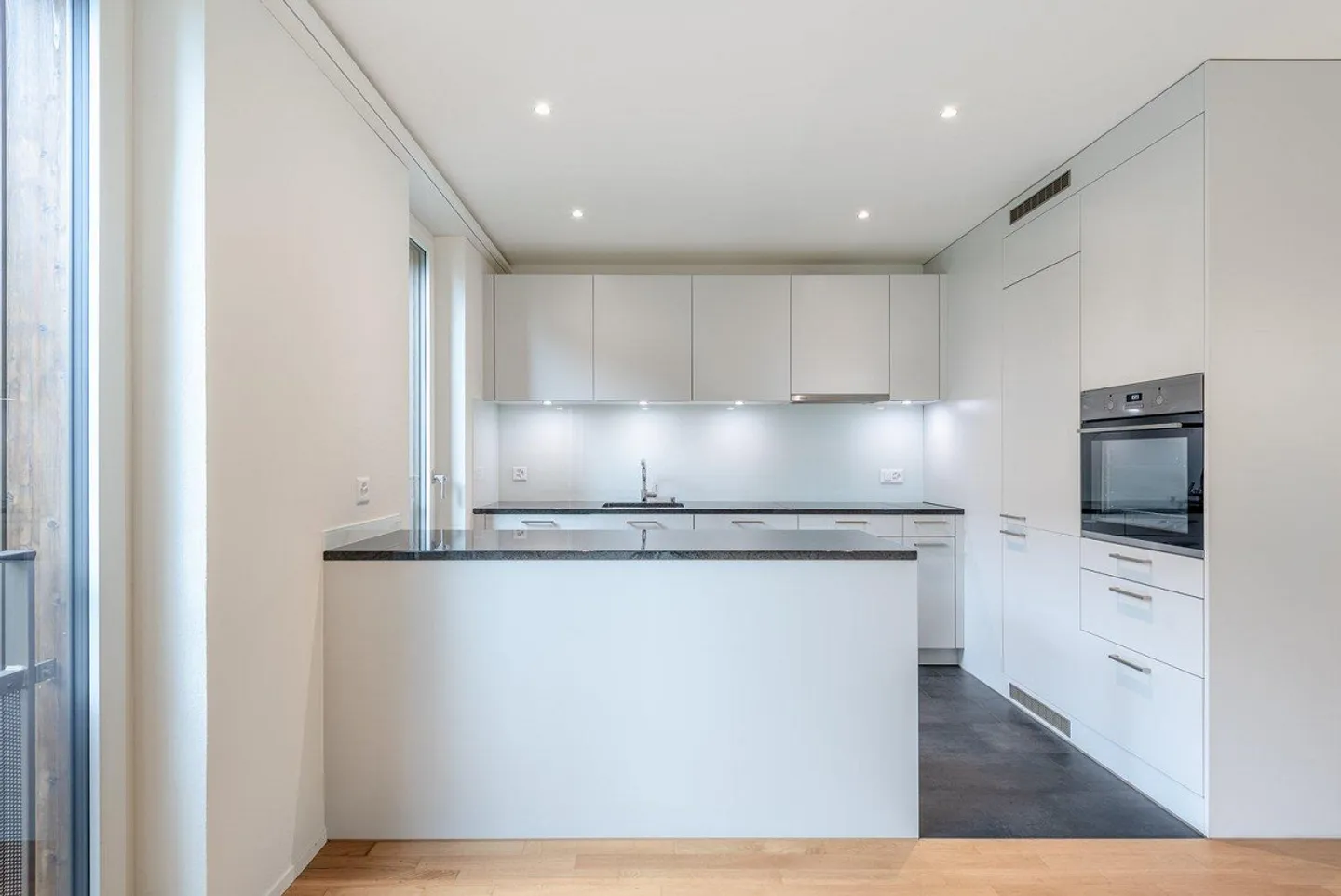 Moderne 4.5-Zimmer-Wohnung mit Balkon - Foto 9 von 9