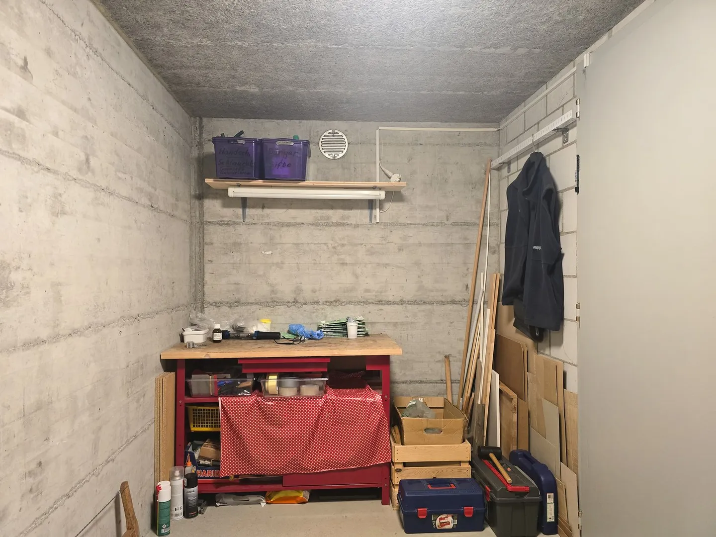 Attraktive 3.5-Zimmer-Erdgeschosswohnung in einem Zweifamilienhaus in Kandersteg - Photo 25 of 29