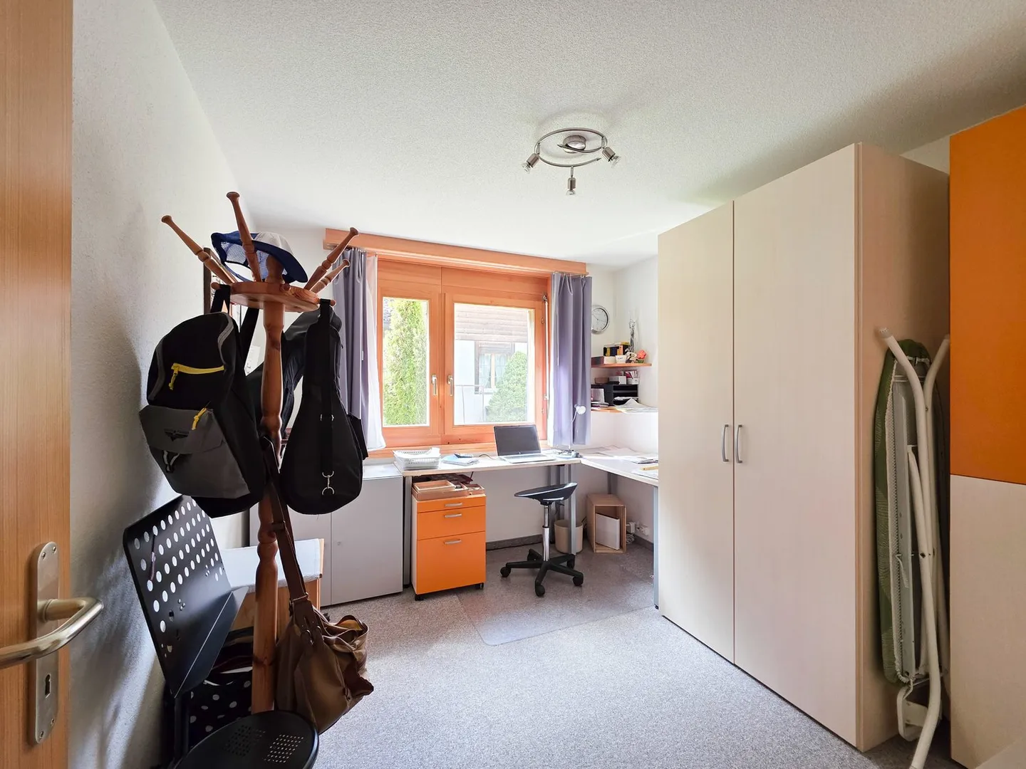 Attraktive 3.5-Zimmer-Erdgeschosswohnung in einem Zweifamilienhaus in Kandersteg - Photo 13 of 29