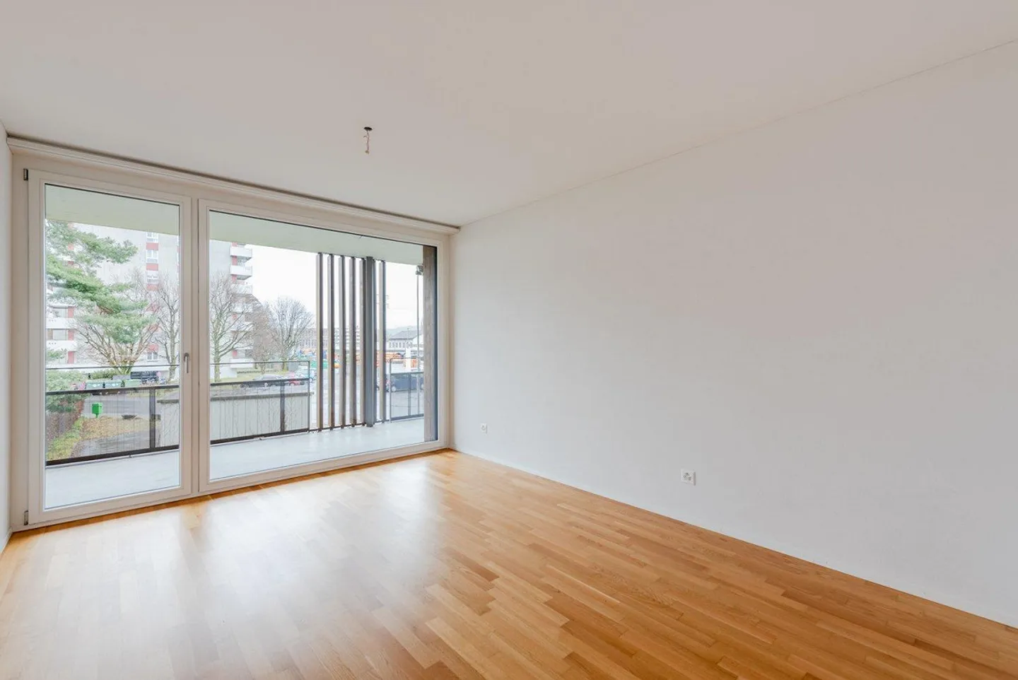 Moderne 4.5-Zimmer-Wohnung mit Balkon - Foto 7 von 9