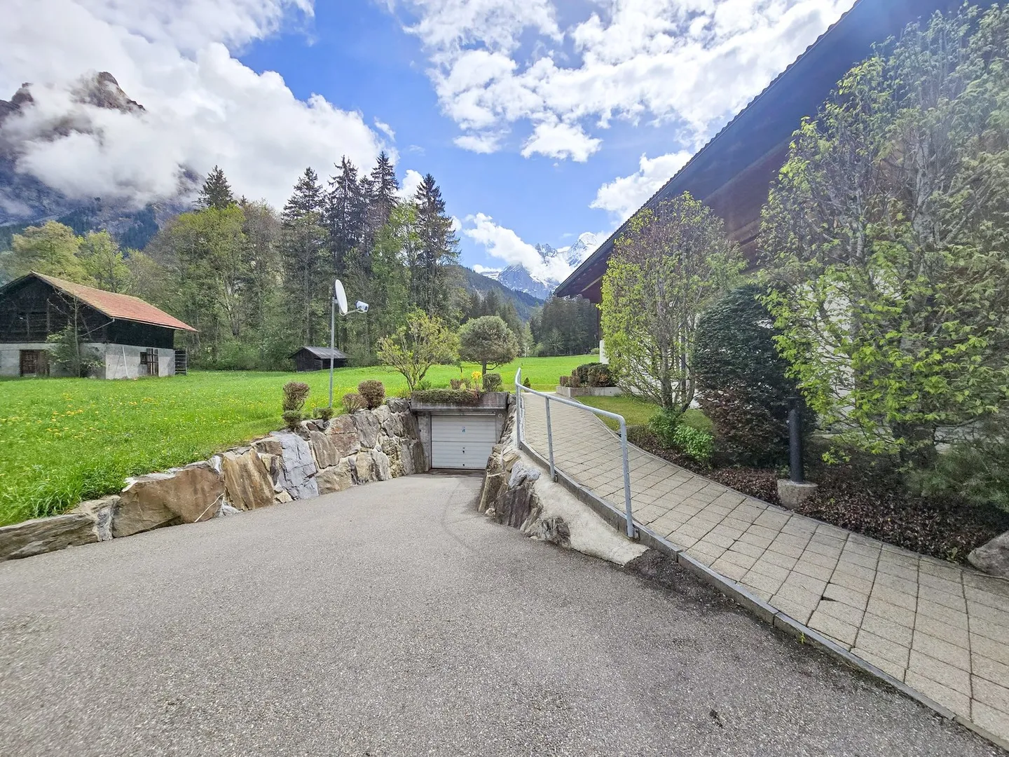 Attraktive 3.5-Zimmer-Erdgeschosswohnung in einem Zweifamilienhaus in Kandersteg - Photo 21 of 29