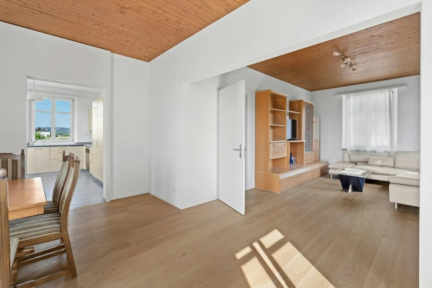 Single-family home with breathtaking and unobstructed views - Photo 8 of 9