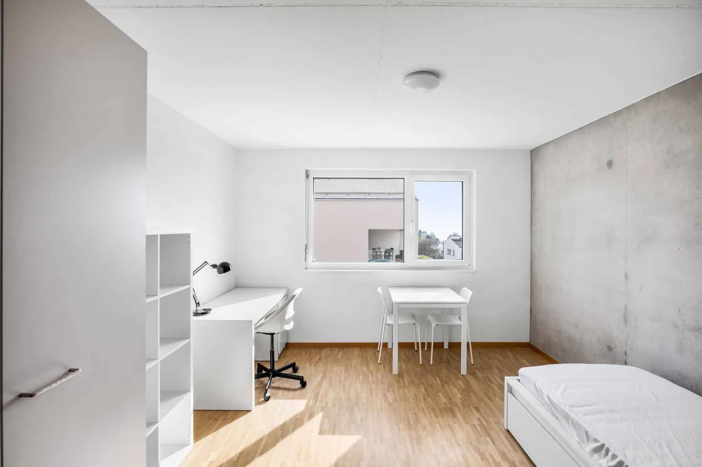 Apartment for rent - Photo 3 of 5