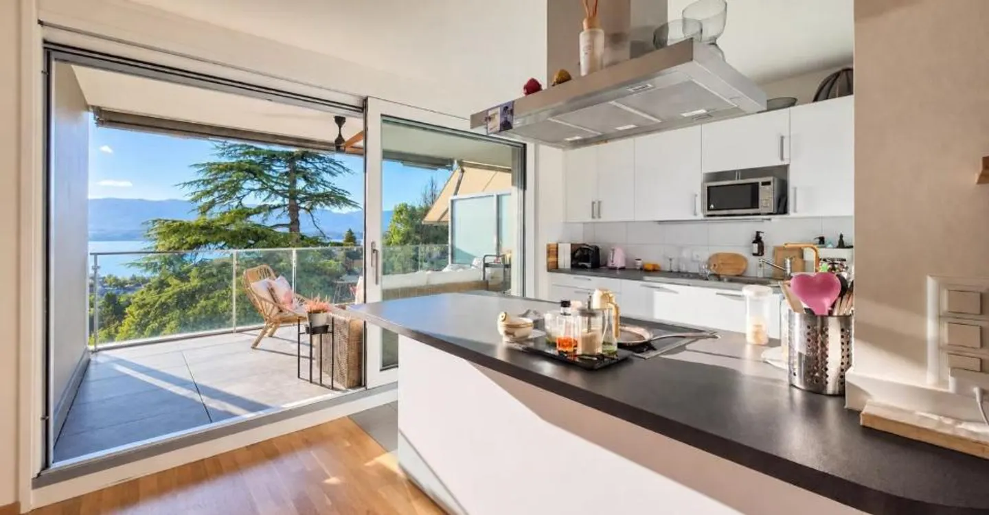 Exclusivité - Magnifique 4 pièces avec vue imprenable sur le Lac - Foto 4 di 6