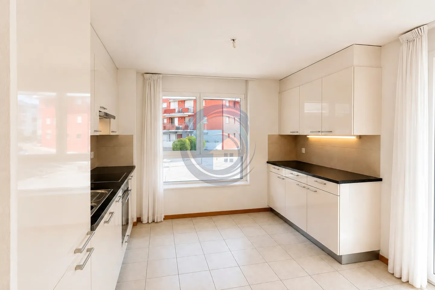MAGNIFIKANTE 3,5-ZIMMER-WOHNUNG IM HERZEN VON BLONAY - Foto 5 von 13