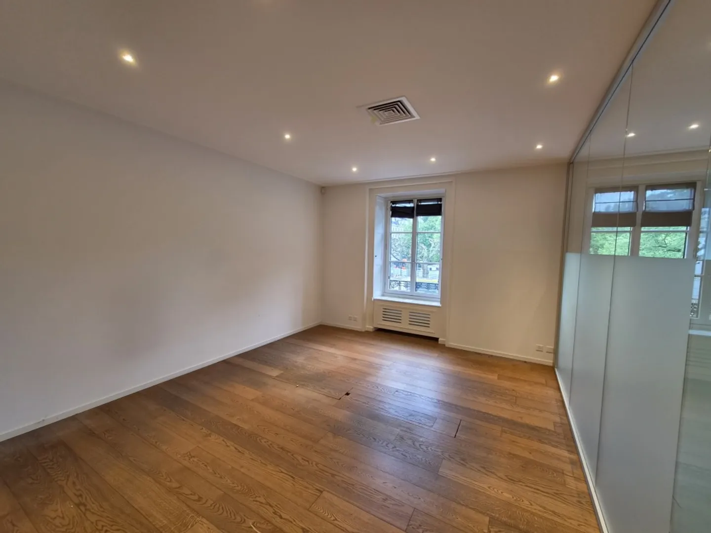 Helles Büro in Genf - Foto 1 von 7