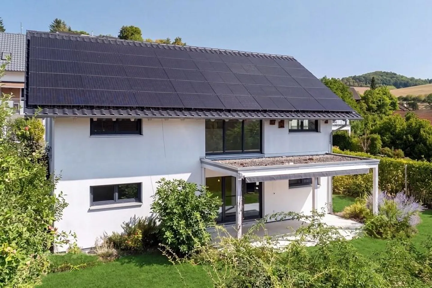 Grosszügiges Einfamilienhaus mit viel Raum zum Leben - Foto 1 von 6