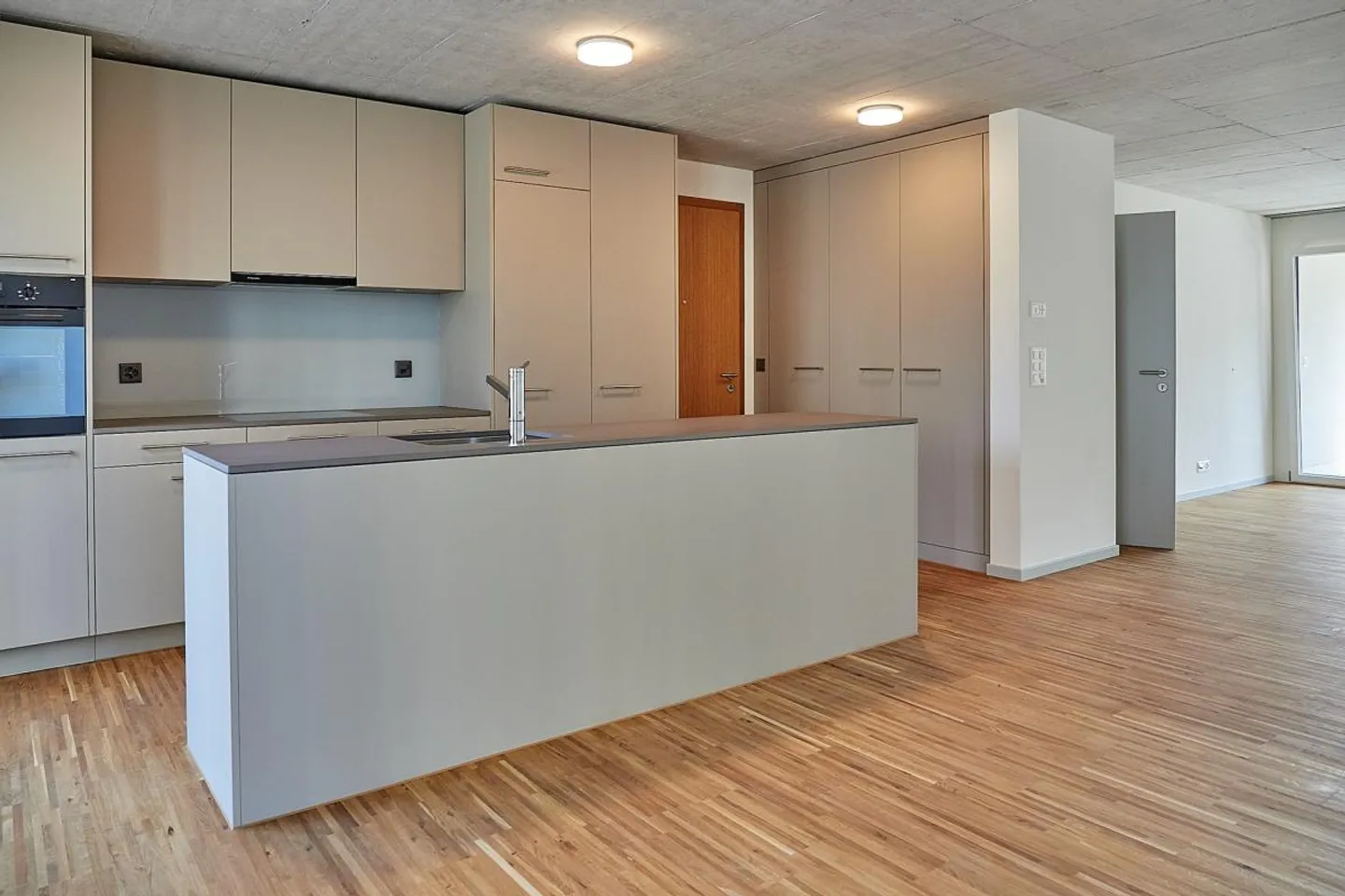 Appartamento moderno di 3,5 stanze - vivere a contatto con la natura con panorama montano - Foto 2 di 10