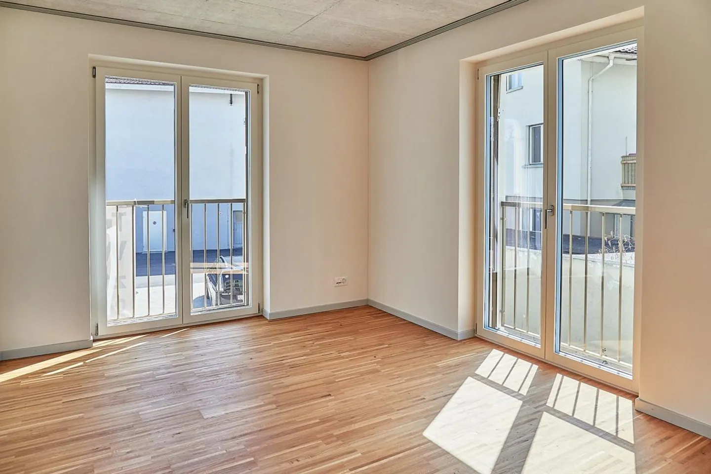 Appartamento moderno di 3,5 stanze - vivere a contatto con la natura con panorama montano - Foto 3 di 10