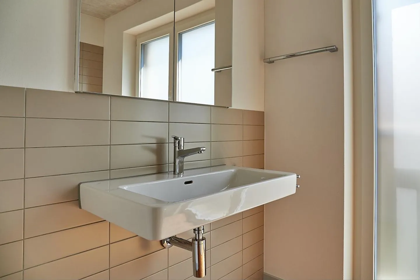 Appartamento moderno di 3,5 stanze - vivere a contatto con la natura con panorama montano - Foto 9 di 10