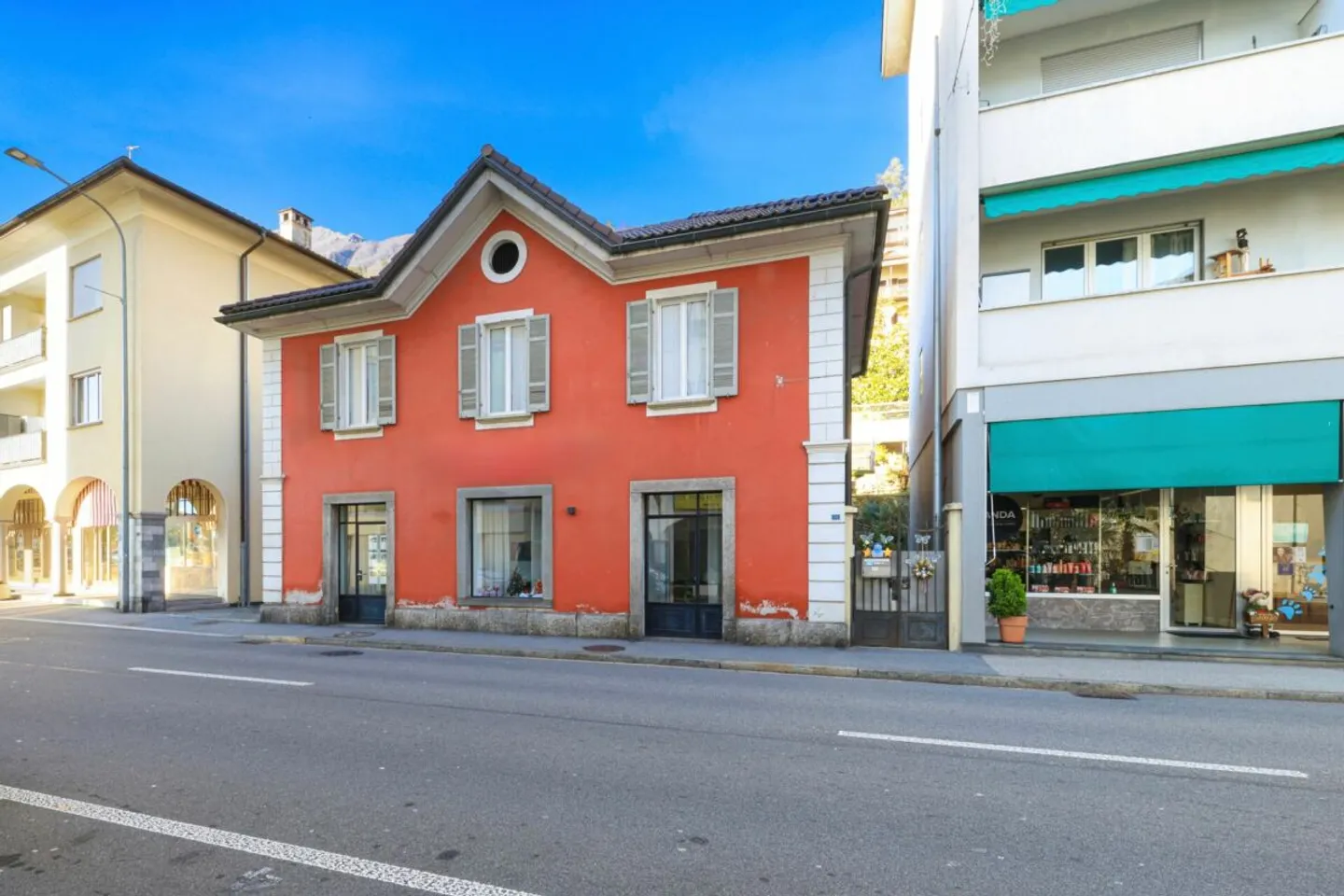 BRISSAGO - Maison avec espace commercial et appartement - Photo 24 sur 24