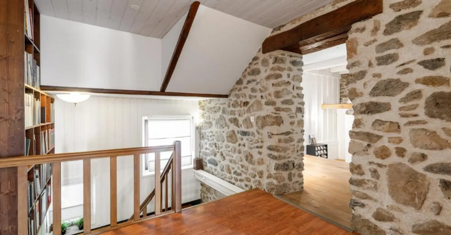 Character duplex in a 19th-century farmhouse, facing Lake Geneva and the Alps - Photo 2 of 11