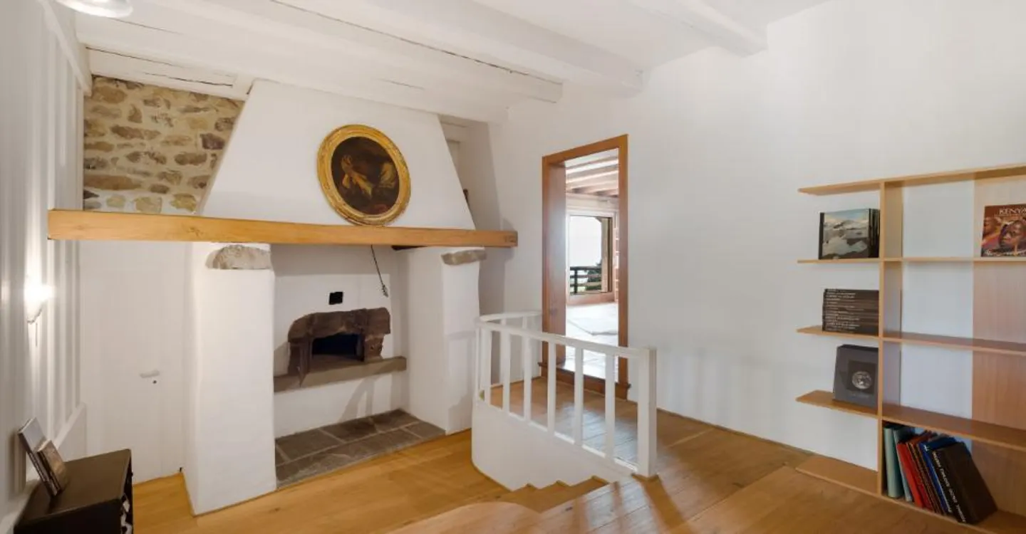 Character duplex in a 19th-century farmhouse, facing Lake Geneva and the Alps - Photo 3 of 11