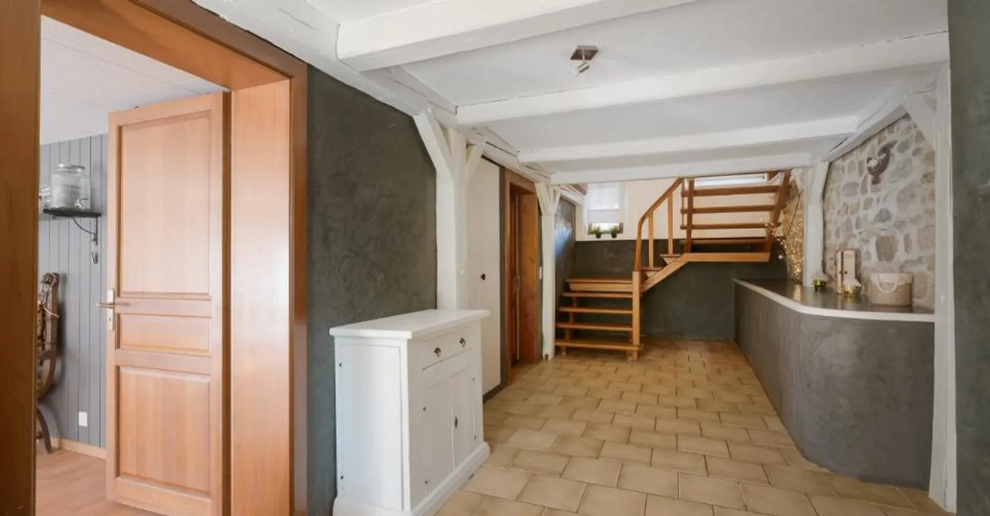 Character duplex in a 19th-century farmhouse, facing Lake Geneva and the Alps - Photo 8 of 11