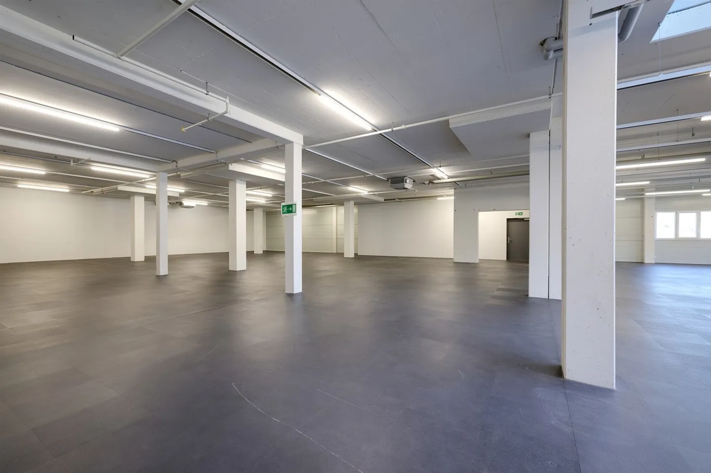 Spazio commerciale spazioso a Thun - Foto 4 di 13