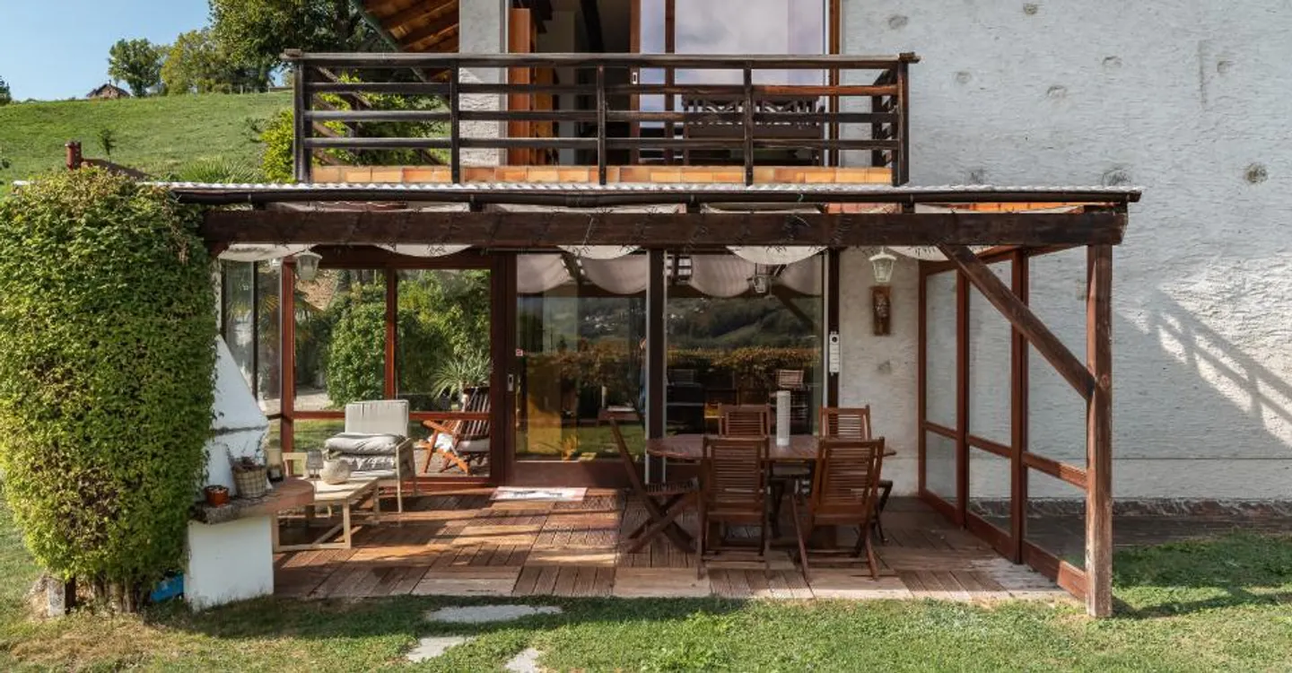 Character duplex in a 19th-century farmhouse, facing Lake Geneva and the Alps - Photo 5 of 11