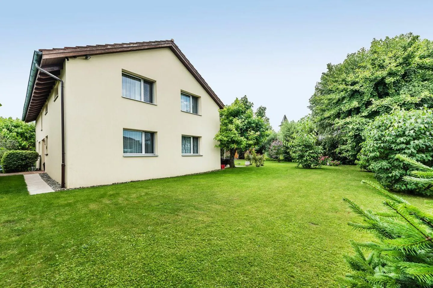 Green, spacious, secure - Your new home - Photo 14 of 16