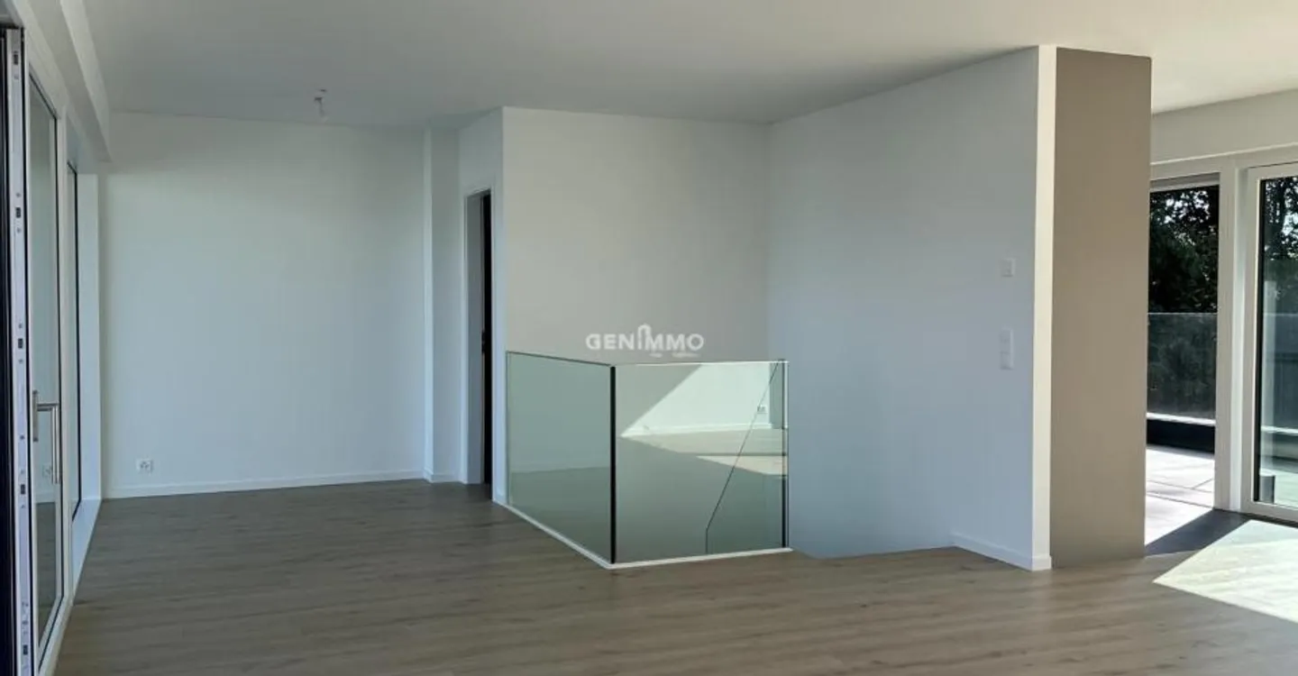 For Rent triplex with magnificent lake view! - Photo 3 of 7