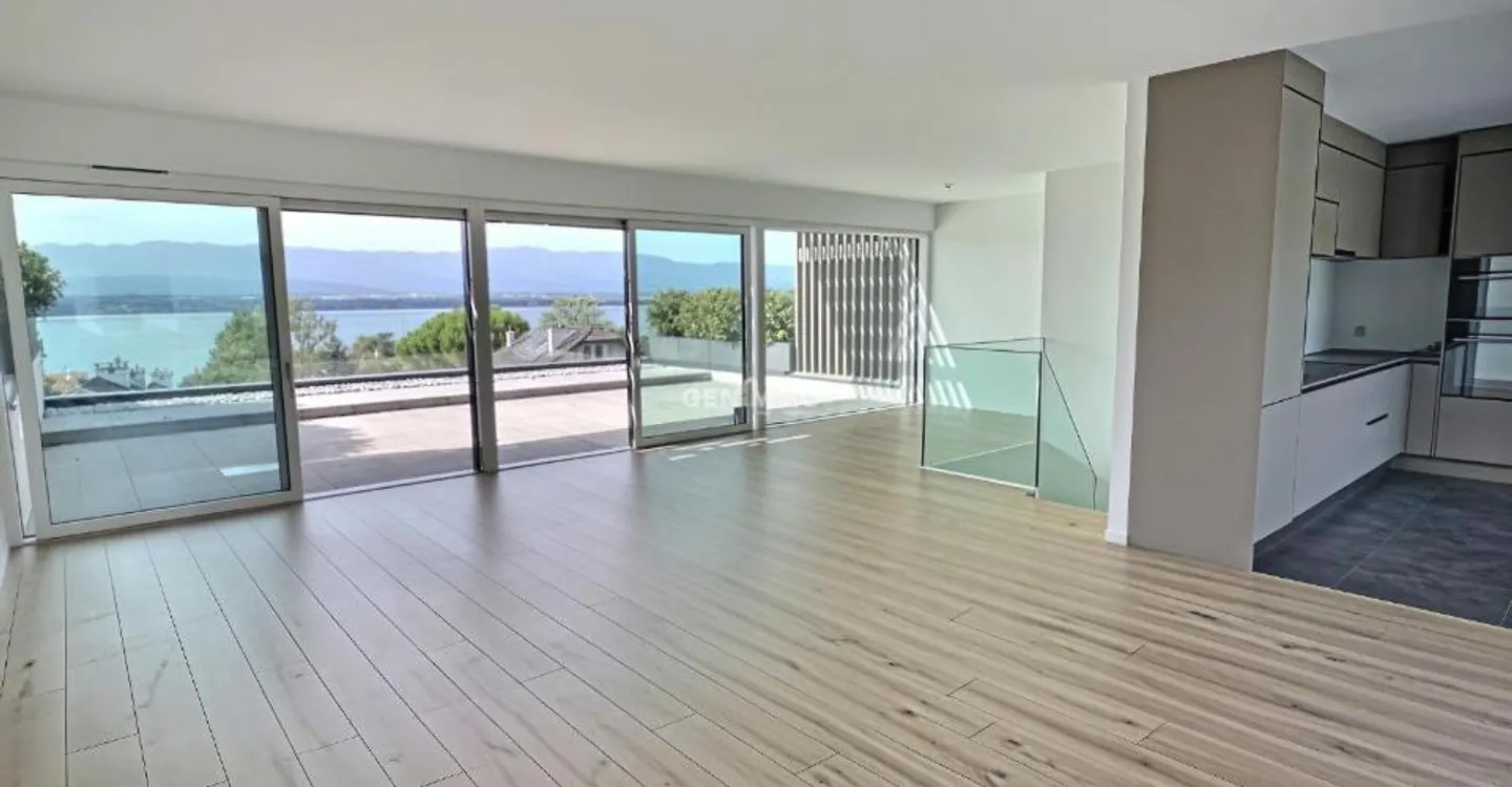 For Rent triplex with magnificent lake view! - Photo 1 of 7