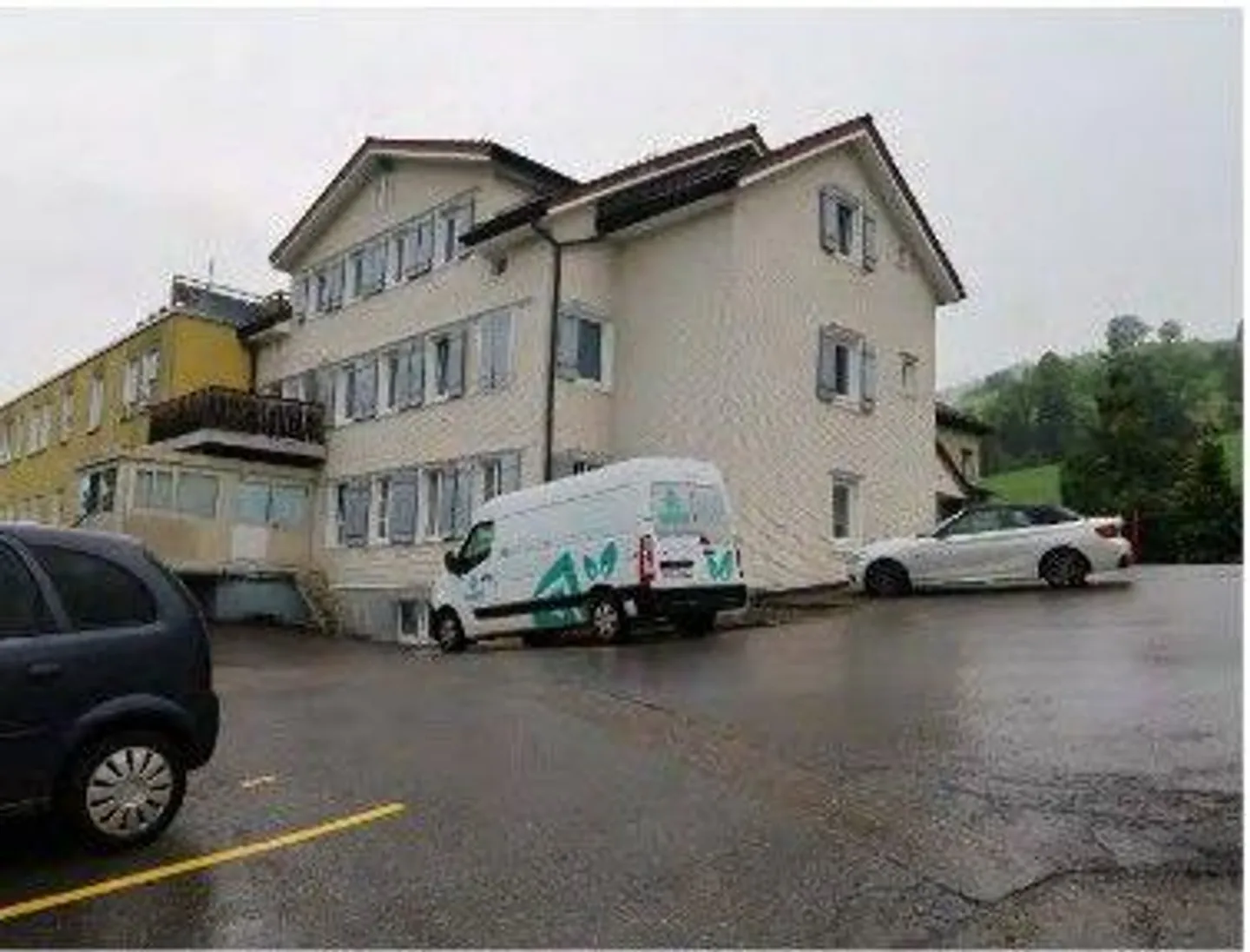 Mixed-use building for sale - Photo 4 of 13