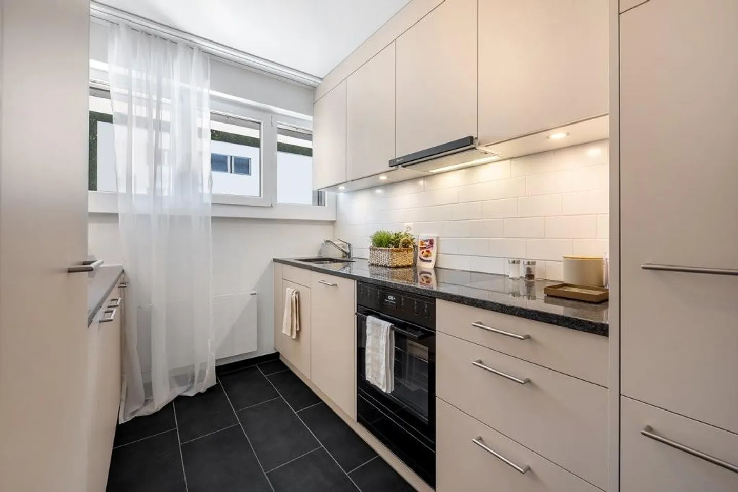 3.5 Room Apartment in a Quiet and Peaceful Residential Area - Photo 2 of 7