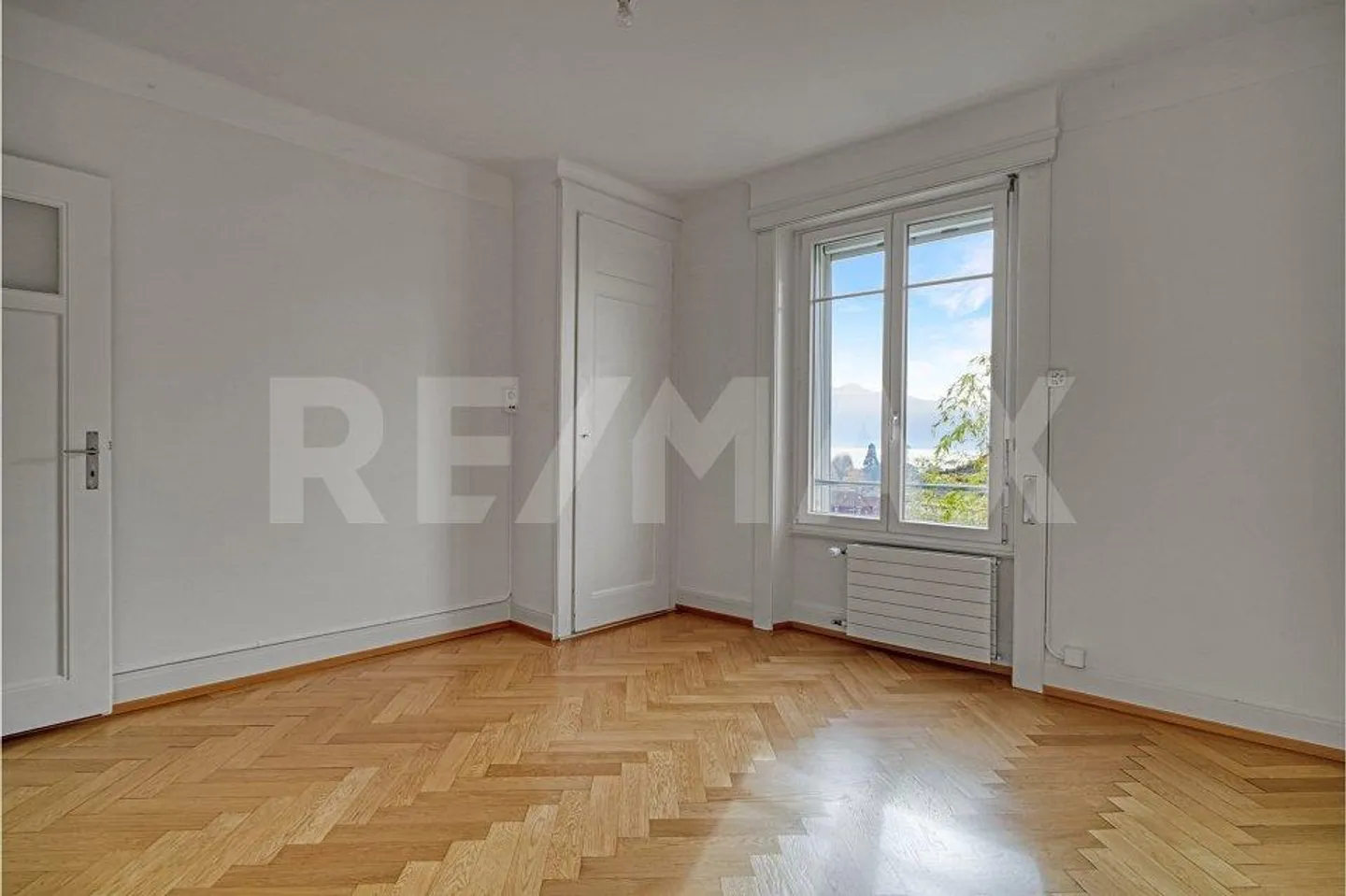 Charming 2.5 rooms with balcony and lake view just a few minutes walk... - Photo 3 of 8