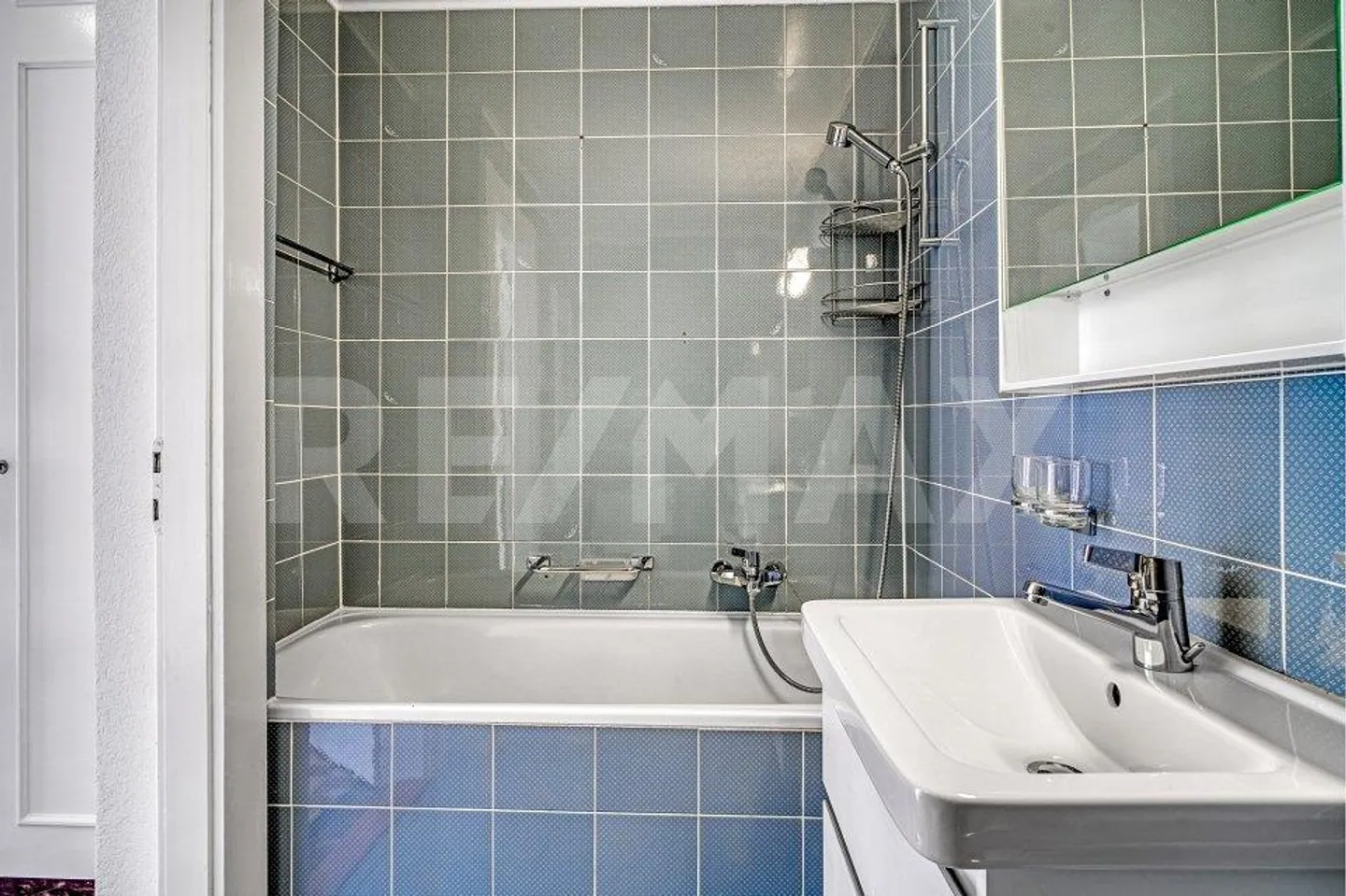 Charming 2.5 rooms with balcony and lake view just a few minutes walk... - Photo 5 of 8