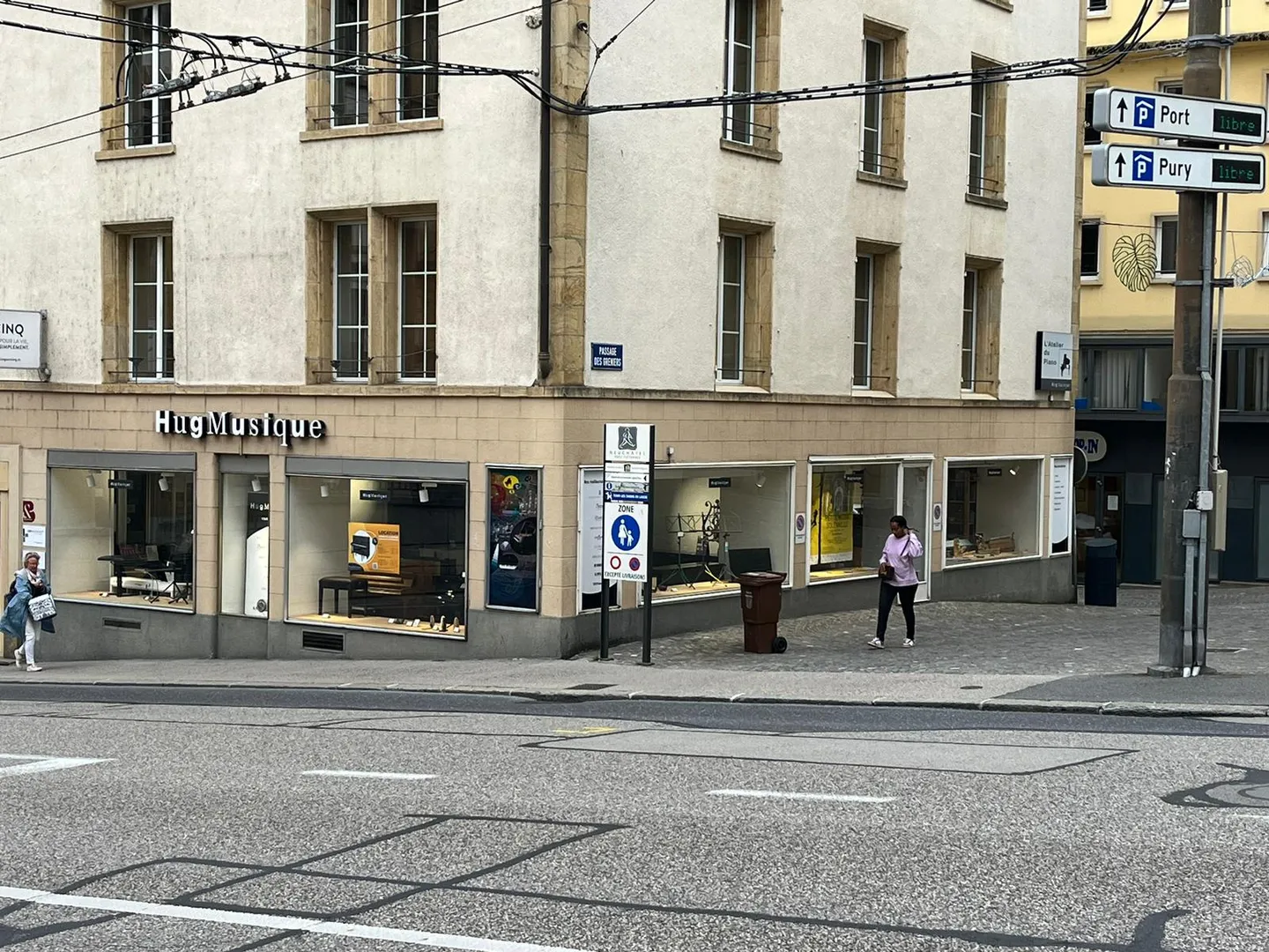 Spazio commerciale luminoso e ben posizionato a Neuchâtel? Eccellente visibilità - Foto 2 di 9